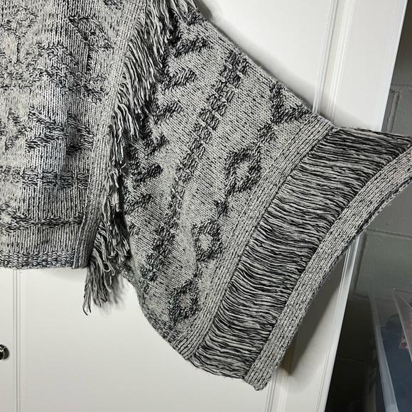 Rocky Barnes X 360 Cashmere Fringe Poncho Sweater - Picture 4 of 13